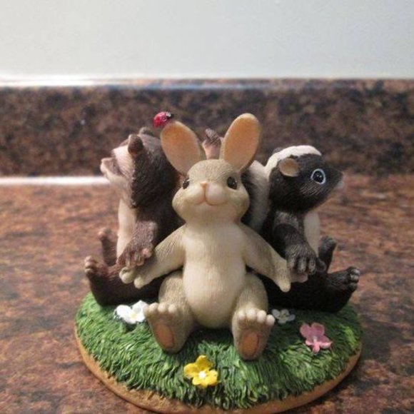 Circle of Friends - Charming Tails Figurine - Picture 2 of 7